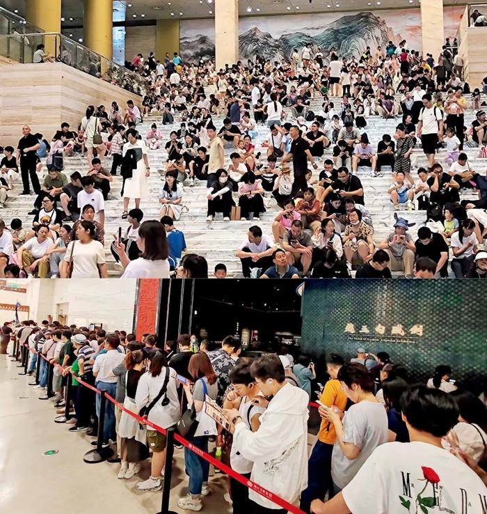 上图:7月14日,山东省博物馆内的大量游客。 下图:5月17日,游客在湖北省博物馆排队。